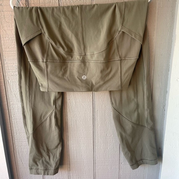 Green Lululemon Leggings🍀💚💫 - Picture 3 of 5